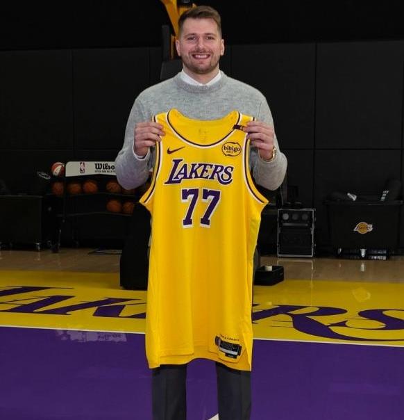  东契奇绝杀带走胜利,21岁首次季后赛已比肩传奇 九游游戏平台app下载